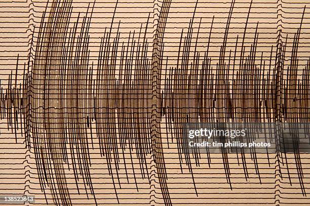 seismograph recording earthquake - jordbävning bildbanksfoton och bilder