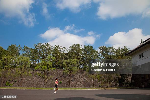 tokyo marathon - imperial palace tokyo stock-fotos und bilder