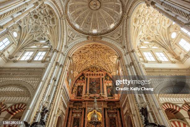 the mosque cathedral of córdoba - museum innen stock-fotos und bilder