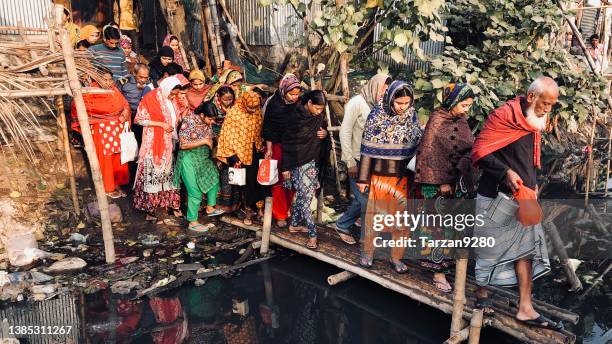 going to work from slumdog, dhaka, bangladesh - daily life in dhaka stock pictures, royalty-free photos & images