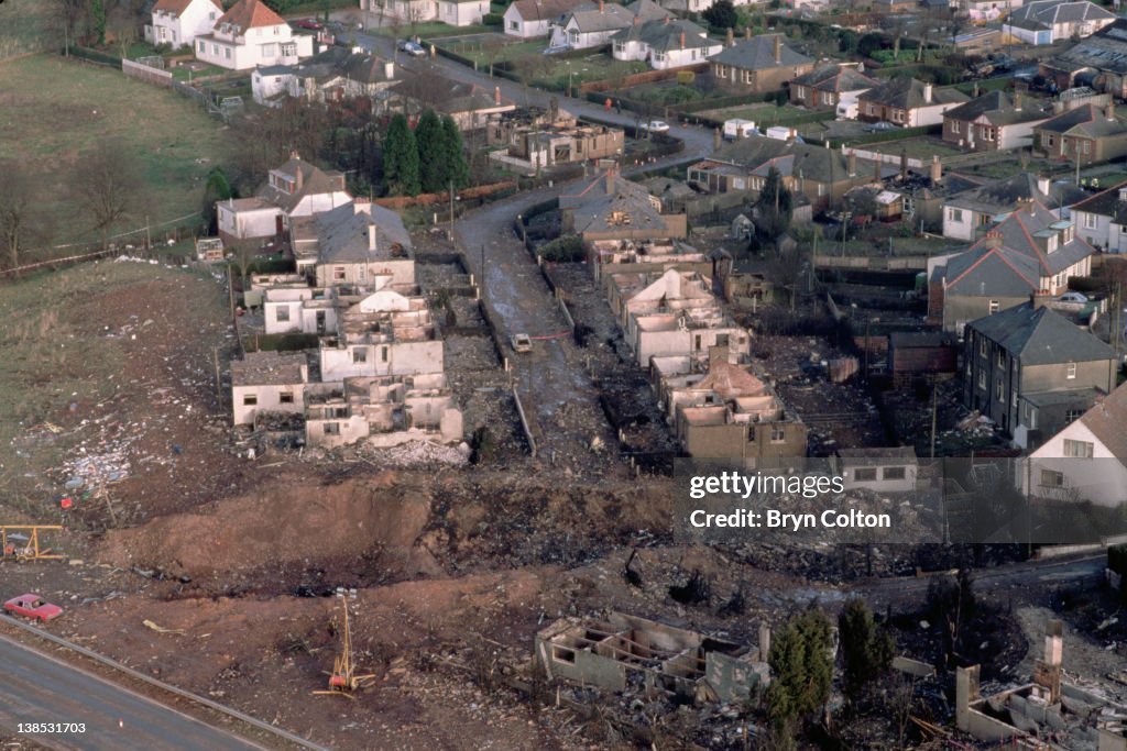 Lockerbie Aircraft debris and destroyed houses in Sherwood Crescent, Lockerbie ...