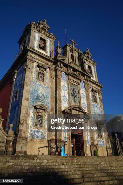 igreja de santo ildefonso church in the sun, azulejo tiles, porto, portugal - santo ildefonso church imagens e fotografias de stock