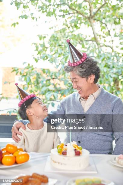 grandfather and grandson smiling at each other - jb of south korean stockfoto's en -beelden