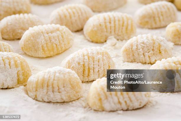 fresh homemade gnocchi - gnocchi stockfoto's en -beelden