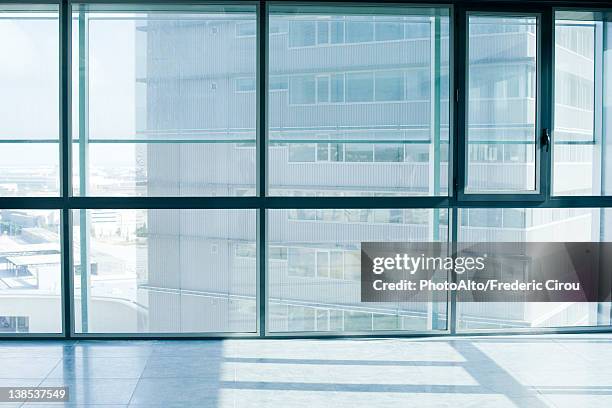 empty room with bay windows - janela saliente - fotografias e filmes do acervo