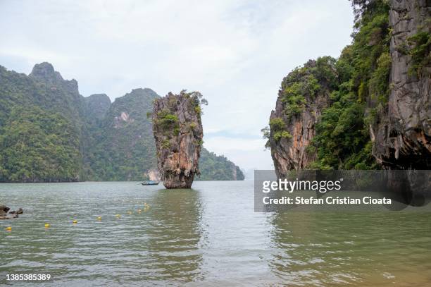 koh tapu island or james bond island - james bond island stock pictures, royalty-free photos & images