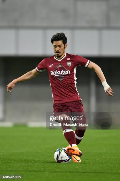Hotaru Yamaguchi of Vissel Kobe in action during the AFC Champions League qualifying playoff match between Vissel Kobe and Melbourne Victory at...