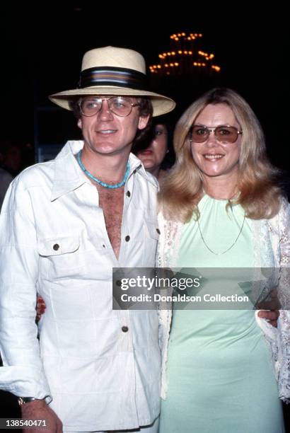 Actor Robert Foxworth and his wife 'Bewitched' actress Elizabeth Montgomery attend an event in circa 1981 in Los Angeles, California.