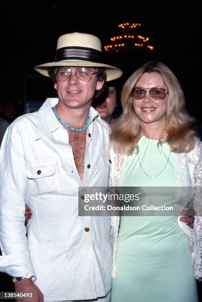 Actor Robert Foxworth and his wife 'Bewitched' actress Elizabeth Montgomery attend an event in circa 1981 in Los Angeles, California.
