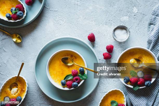 french creme brulee dessert - creme brulee stock pictures, royalty-free photos & images