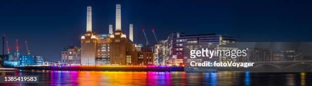 london battersea power station luxury apartments illuminated night thames panorama - battersea power station stockfoto's en -beelden