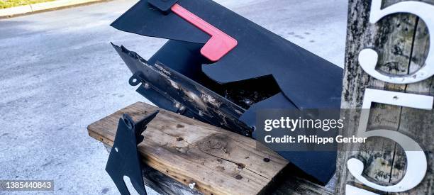 Mailbox Ripped Out Broken Mailbox Photos and Premium High Res Pictures - Getty Images