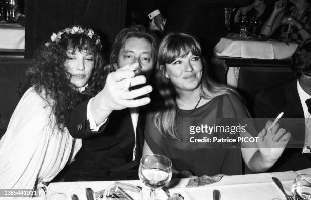Serge Gainsbourg, Jane Birkin et Marina Vlady lors d'une soirée chez Raspoutine à Paris le ler janvier 1978