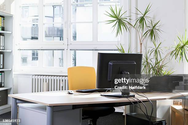 peaceful office - office desk front view stock pictures, royalty-free photos & images