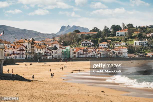 saint jean de luz - baskenland stockfoto's en -beelden