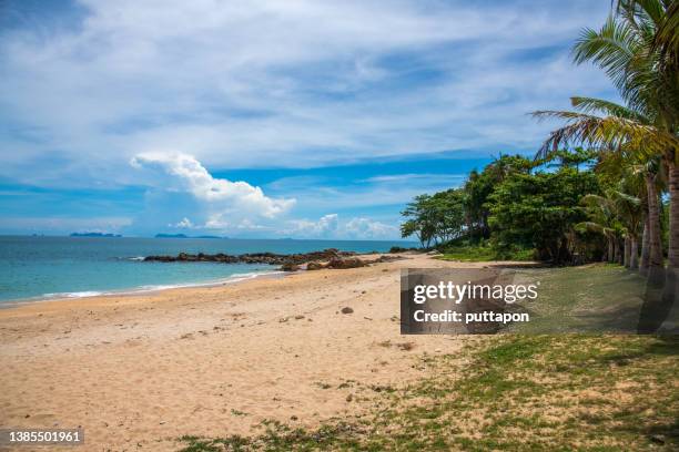 secluded beach in thailand - desert island stock pictures, royalty-free photos & images