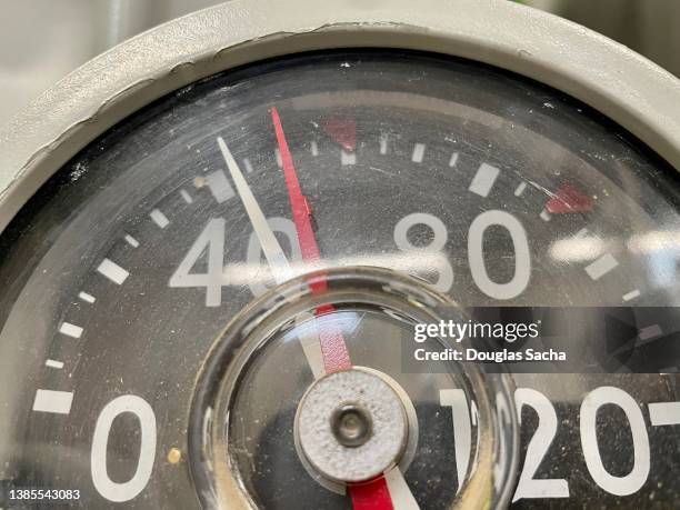 Cold Temperature Dial Temperature Gauge Dial Photos and Premium High Res Pictures - Getty Images