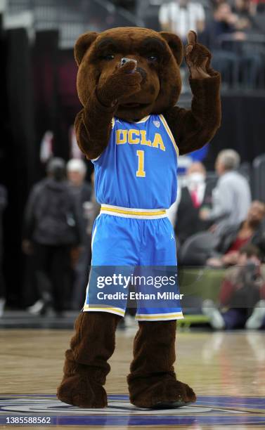 Ucla Rmw 225 Bruin Mascot Stock Photos, High-Res Pictures, and Images - Getty Images