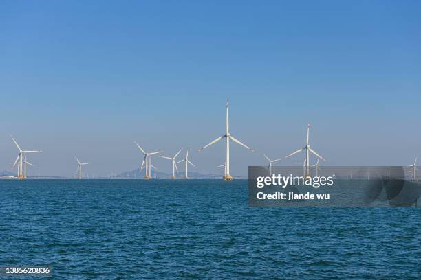 offshore wind farm - comercio de derechos de emisión fotografías e imágenes de stock
