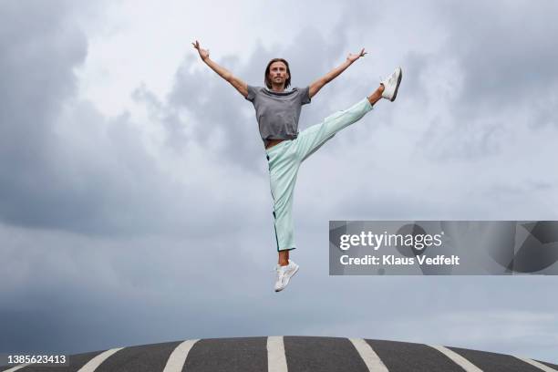 Straddle Jumps Photos and Premium High Res Pictures - Getty Images