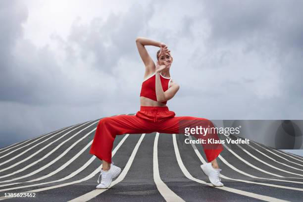 female dancer practicing on road - flessibilità foto e immagini stock