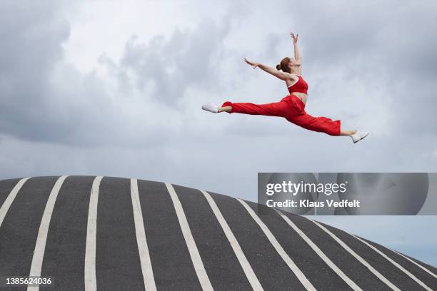 Straddle Splits Photos and Premium High Res Pictures - Getty Images