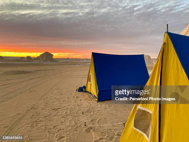 camping at the white desert - desert camping stock pictures, royalty-free photos & images