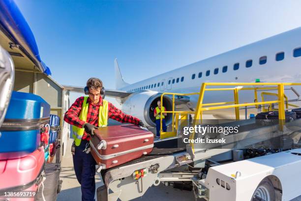 airport service crew loading luggage - ground crew stock pictures, royalty-free photos & images