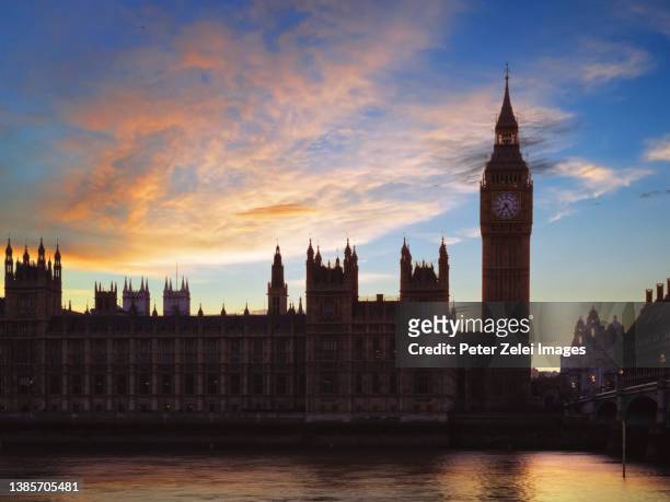 big ben in london at dusk - big ben night stock pictures, royalty-free photos & images
