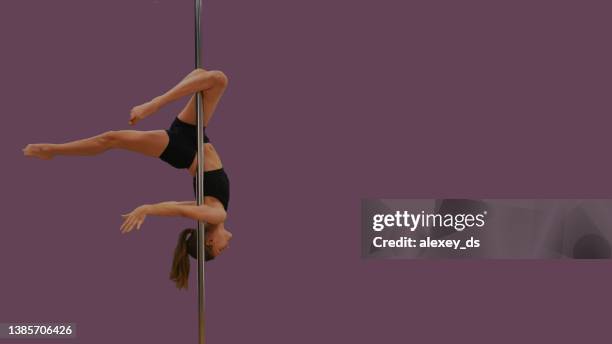 pole sportswoman, serie de fotos - pole dance fotografías e imágenes de stock