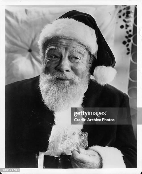 Edmund Gwenn dressed as Santa Claus in a scene from the film 'Miracle On 34th Street', 1947.