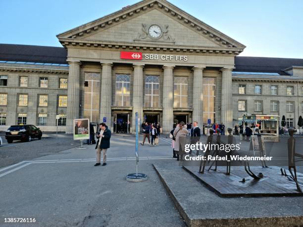 gare de bienne - canton de berne photos et images de collection