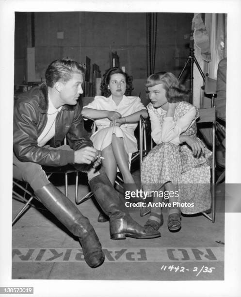 Robert Stack and Wanda Hendrix enjoy an informal between scenes chat during the filming 'Miss Tatlock's Millions', 1948.