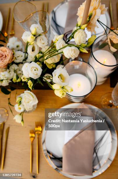 wedding table setting,high angle view of wedding rings on table,belarus - wedding table setting stock-fotos und bilder