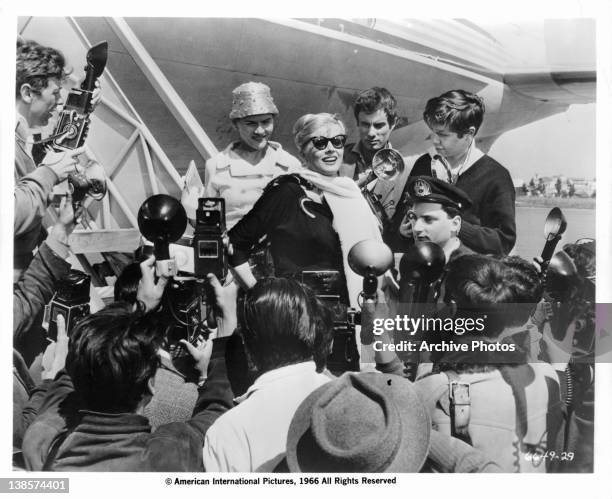 Anita Ekberg is surrounded by paparazzi in a scene from the film 'La Dolce Vita', 1960.