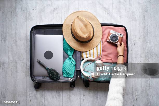 shoot of a african american woman organizing her suitcase. - when travel was a thing of style stockfoto's en -beelden