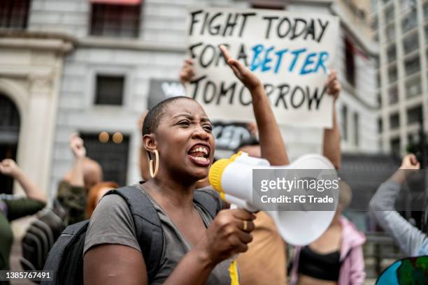 activists doing a demonstration outdoors - black lives matter stock pictures, royalty-free photos & images