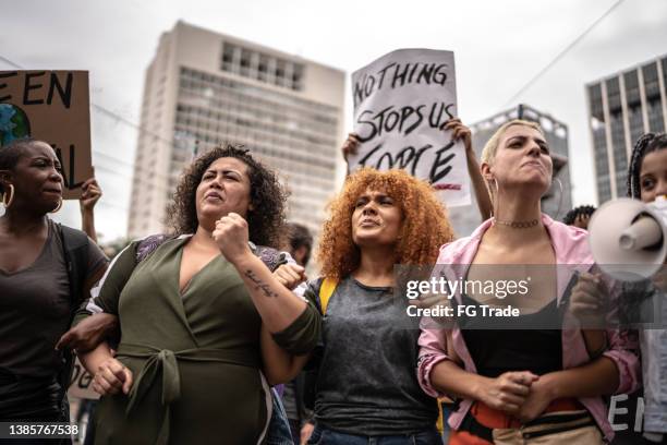 protests doing a demonstration - defend your rights stock pictures, royalty-free photos & images