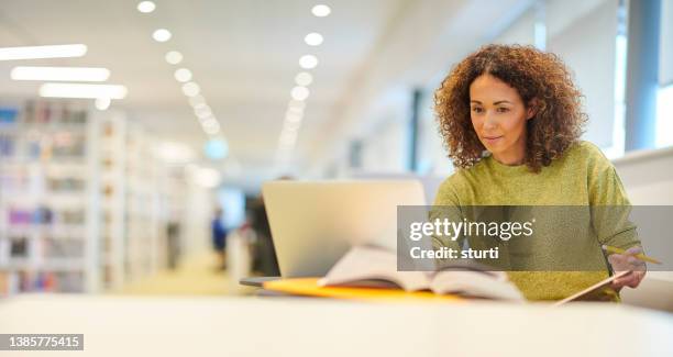 mature university student - college student on computer stock pictures, royalty-free photos & images