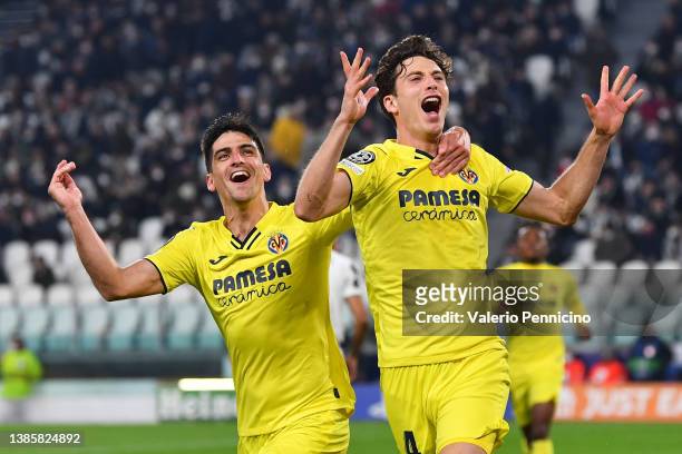 Pau Torres of Villarreal CF celebrates their sides second goal with team mate Gerard Moreno during the UEFA Champions League Round Of Sixteen Leg Two...
