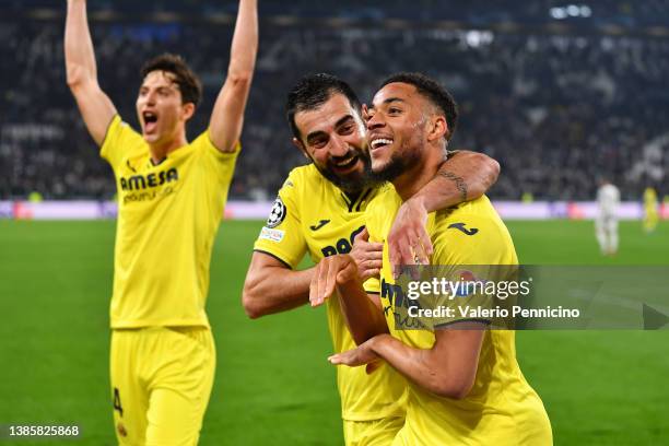 Arnaut Danjuma of Villarreal CF celebrates their sides third goal with team mate Raul Albiol during the UEFA Champions League Round Of Sixteen Leg...