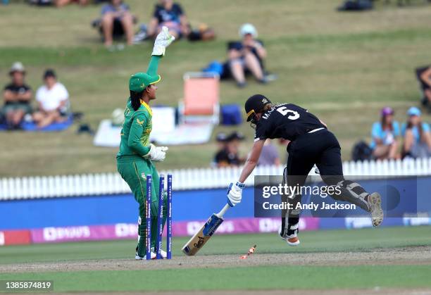 Trisha Chetty of South Africa appeals as Maddy Green of New Zealand is runout during the 2022 ICC Women's Cricket World Cup match between New Zealand...