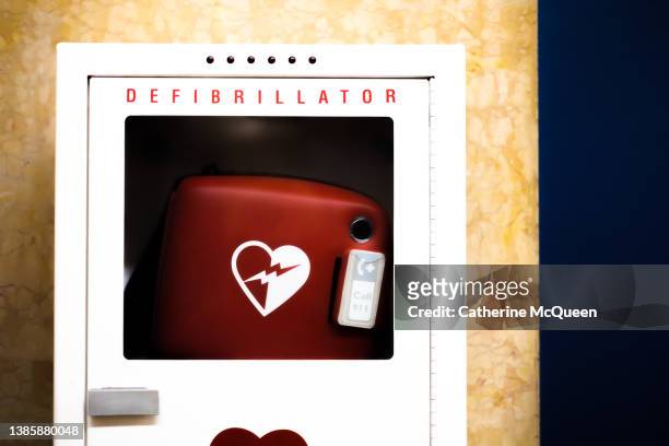 wall-mounted automated external defibrillator “aed” - defibrillation stock pictures, royalty-free photos & images