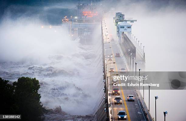 conowingo dam during tropical storm lee - overstroming stockfoto's en -beelden