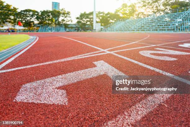 athletics track - race 1 imagens e fotografias de stock