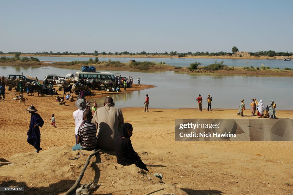 Activity at Timbuktu port, Mali