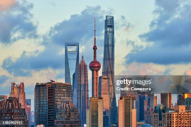shanghai skyscraper at sunset sunlight, china - fernsehturm oriental pearl tower stock-fotos und bilder