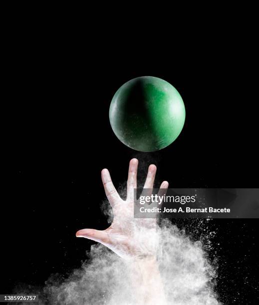 hands of a man playing sports with a ball. - ballon rebond stock-fotos und bilder