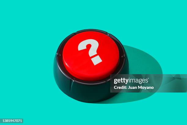 red push button with a question point - question stock-fotos und bilder