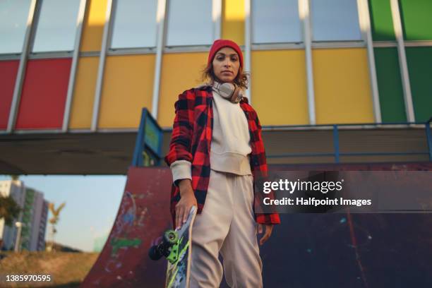 young modern woman outdoors in the city, with skateboard. - streetstyle 個照片及圖片檔